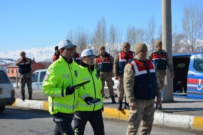 Jandarma trafik ekipleri drone ile uygulama yaptı