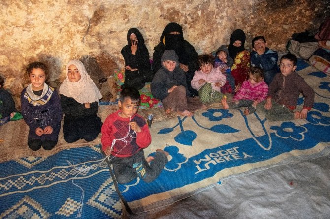 Bombalardan kaçan Suriyeliler mağaralarda yaşam mücadelesi veriyor