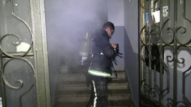 5 katlı binada korkutan yangın