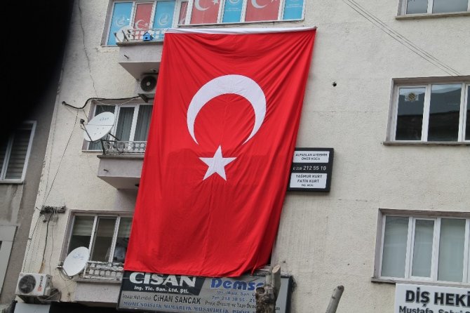 Amasya’da iş yerleri ve caddeler Türk bayraklarıyla donatıldı