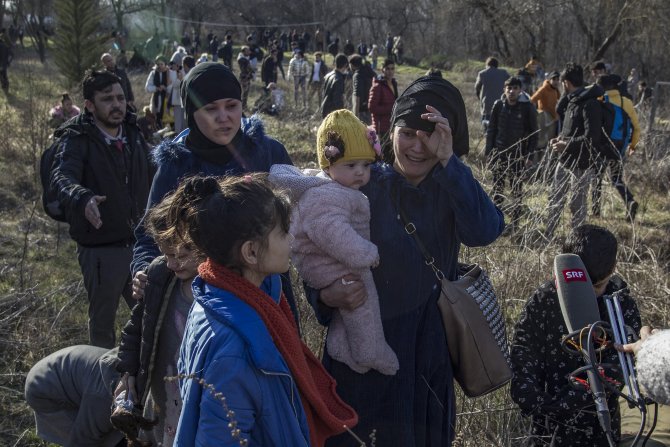Edirne'de göçmenlerden sınıra akın