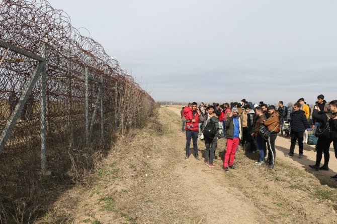 Mülteciler, Yunan sınırına dayandı