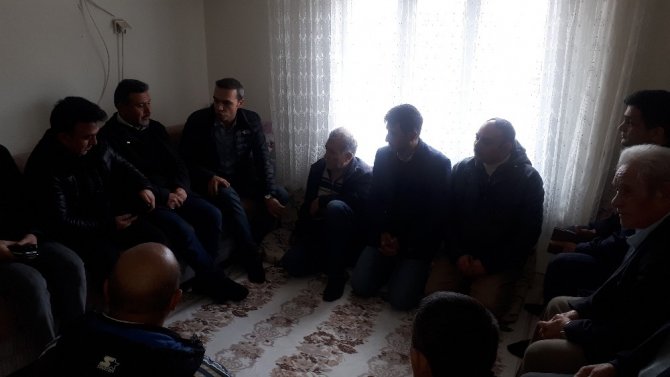 İdlip’de yaralanan askerin ailesine ziyaret