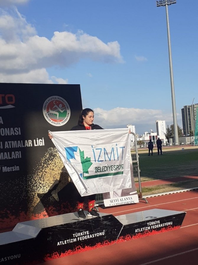 Atletizmde İzmit Belediyespor rüzgârı