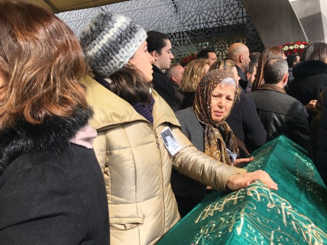Kadıköy’de hatlı minibüsün çarptığı yaşlı kadın toprağa verildi