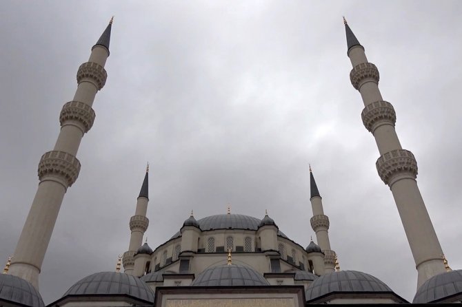 Kırıkkale’de vatandaşlar şehitler için ellerini semaya kaldırdı