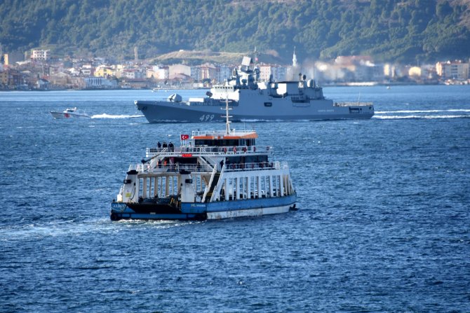 Rus savaş gemileri peş peşe Çanakkale Boğazı'ndan geçti