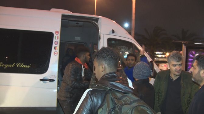 Göçmenler gece boyunca Edirne'ye gitti