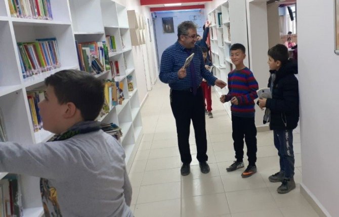 İlkokul öğrencilerinin kütüphane ziyareti
