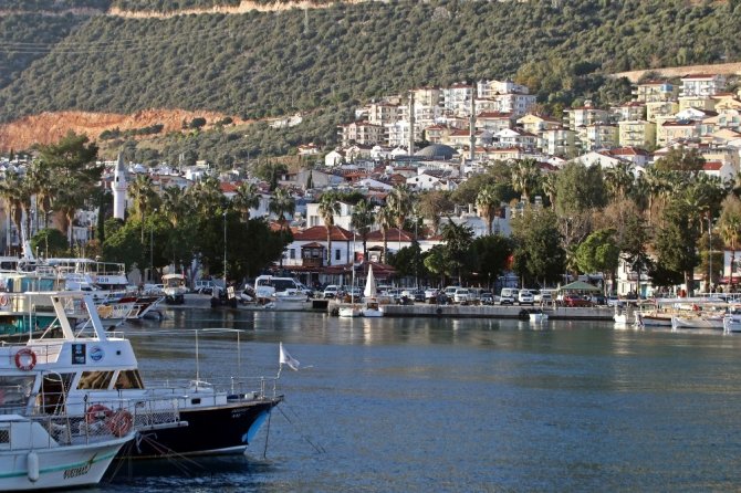 Mülteciler, Türkiye’ye en yakın Yunan adalarından Meis’e geçmeye hazırlanıyor
