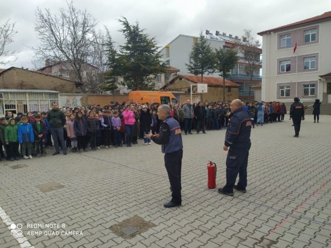 Şuhut’ta öğrencilere deprem ve yangın tatbikatı