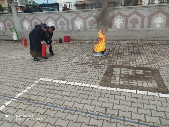 Şuhut’ta öğrencilere deprem ve yangın tatbikatı