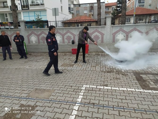 Şuhut’ta öğrencilere deprem ve yangın tatbikatı