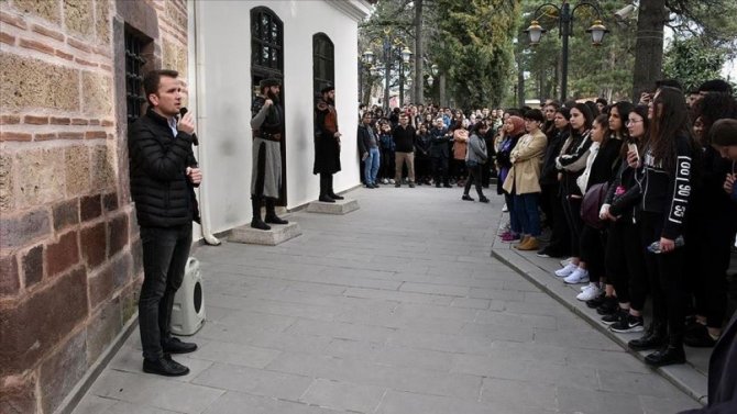 Tarih dersini Ertuğrul Gazi Türbesinde işlediler