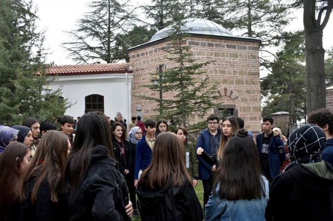 Tarih dersini Ertuğrul Gazi Türbesinde işlediler