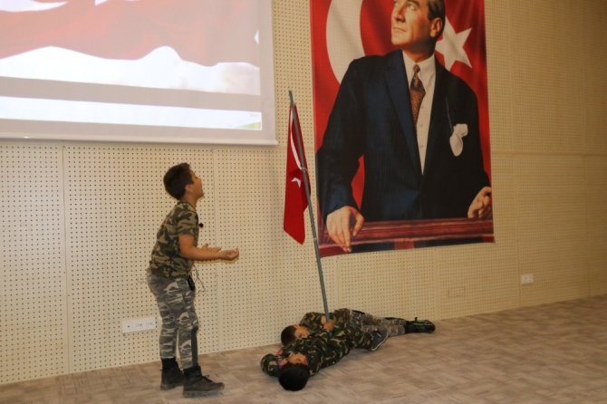 İstiklal Marşı’nın kabulü film ayakta alkışlandı