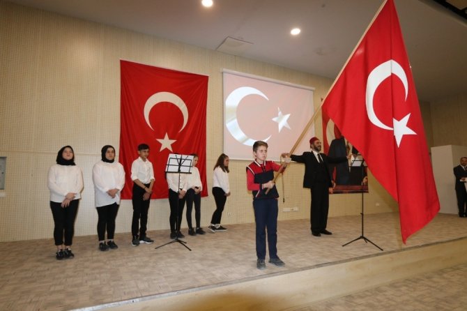 İstiklal Marşı’nın kabulü film ayakta alkışlandı