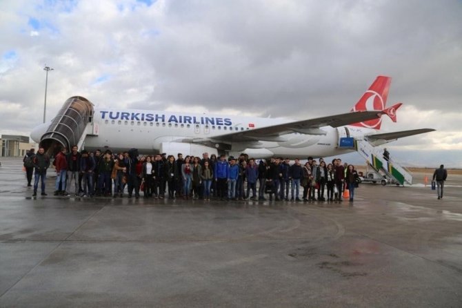 Tuncelili 2 bin 719 öğrenci Türkiye’yi gezdi