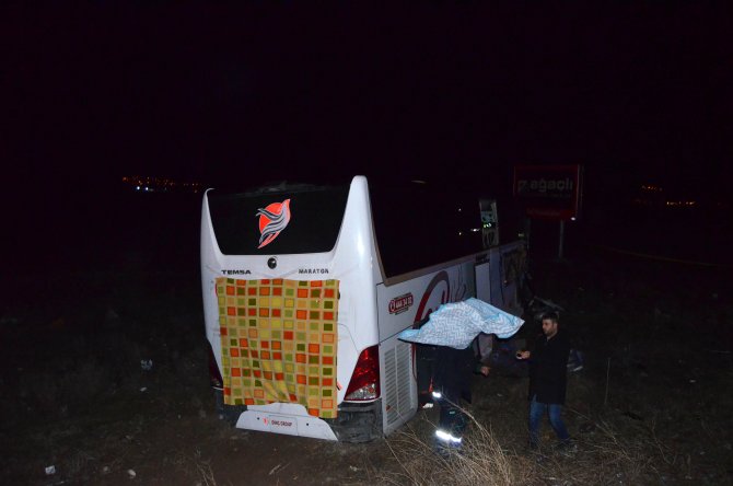 Aksaray'da yolcu otobüsü TIR'a çarptı: 44 yaralı