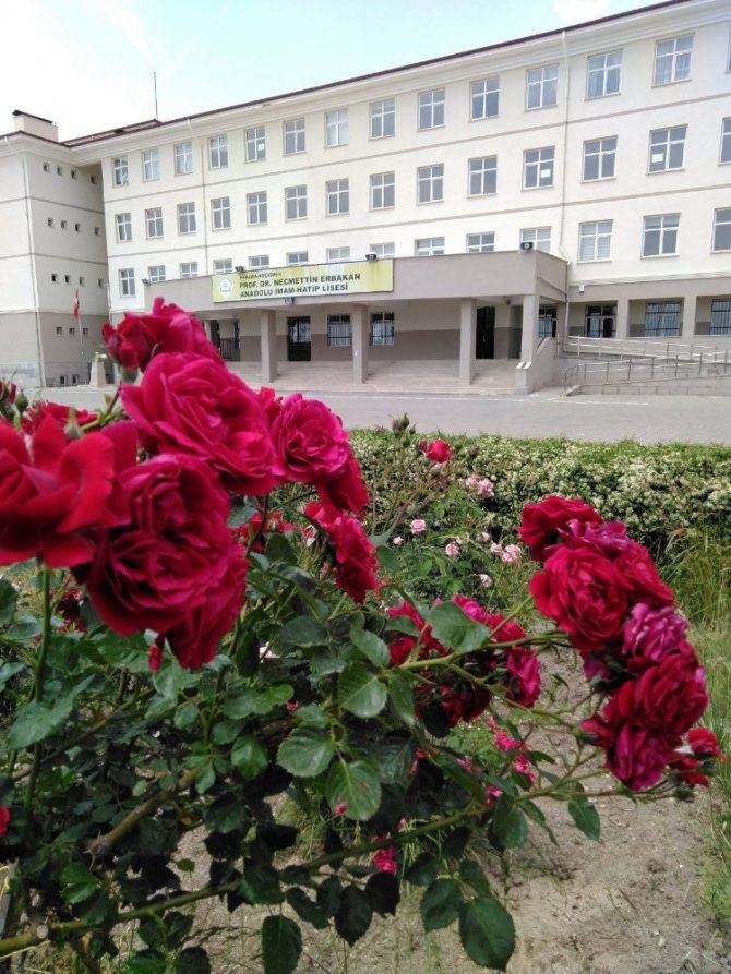 Prof. Dr. Necmettin Erbakan Anadolu İmam Hatip Lisesi öğrencilerinin TÜBİTAK başarısı