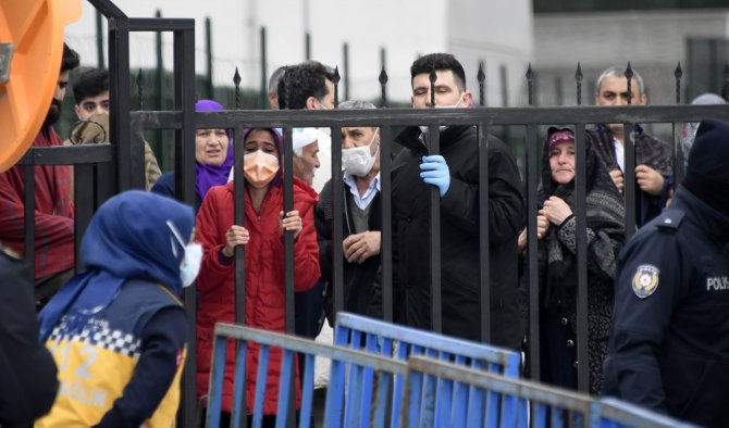 Vali Toprak, umreden gelenlerin sorunlarını dinledi