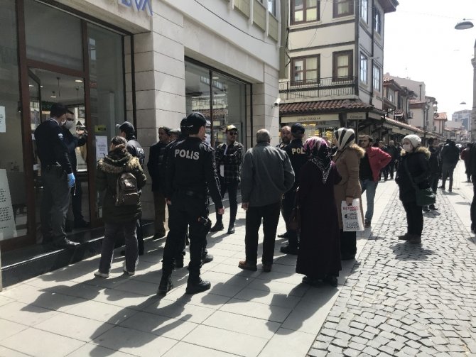 Konya’da 65 üstü vatandaşlar evlerine dönmeleri konusunda uyarılıyor