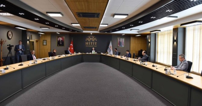 Korona virüs nedeniyle telekonferanslı senato toplantısı