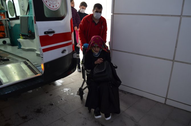 Aksaray'da minibüs TIR'a çarptı: 2'si çocuk, 6 yaralı