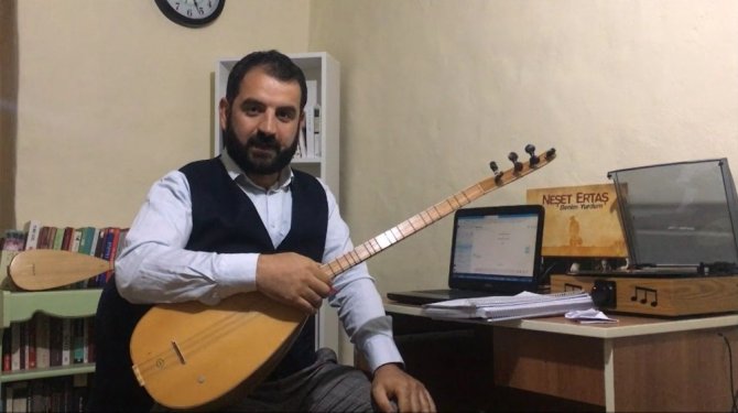 Evde kalıyorlar, koro eğitimini uzaktan alıyorlar