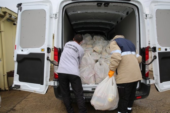 Altınordu Belediyesi’nden ihtiyaç sahibi ailelere gıda yardımı