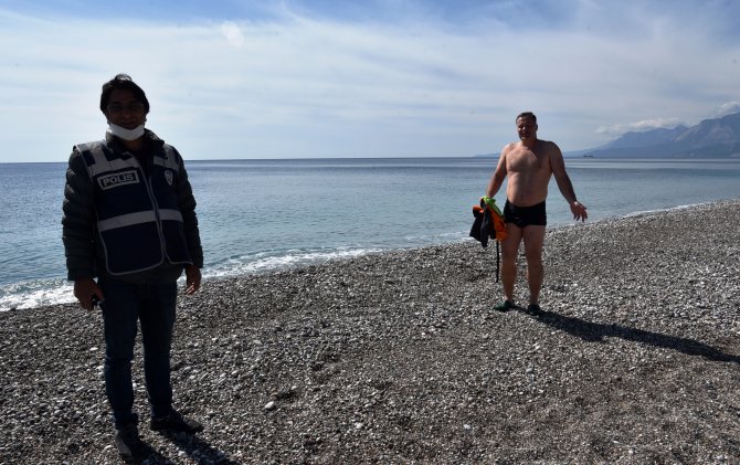 Rus turist, denizden çıkartılıp oteline gönderildi