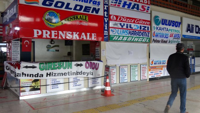 Trabzon'da seferler durdu, firmalar kepenk indirdi