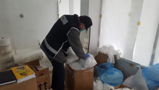 Bursa'da kaçak maske ve dezenfektan operasyonu: 5 gözaltı