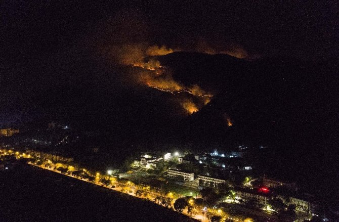 Çin’de orman yangınında itfaiye ekibi mahsur kaldı: 19 ölü