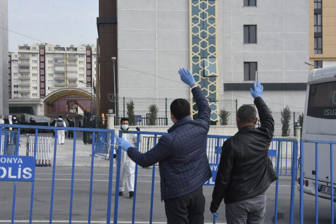 Konya'da karantinaya alınmışlardı...Koronavirüs şüphelileri hastaneye kaldırıldı
