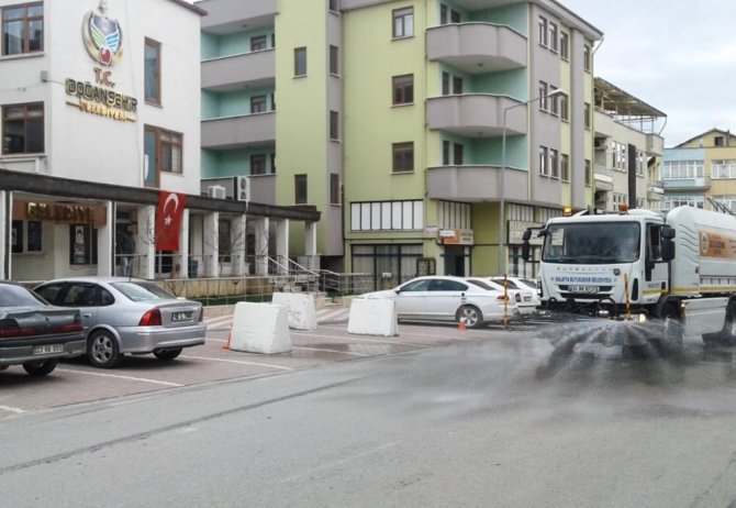 Malatya Büyükşehir Belediyesi ilçelerde de dezenfekte yapıyor