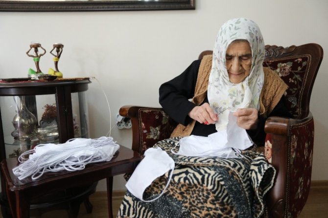 96 yaşındaki anne ile kızından örnek davranış