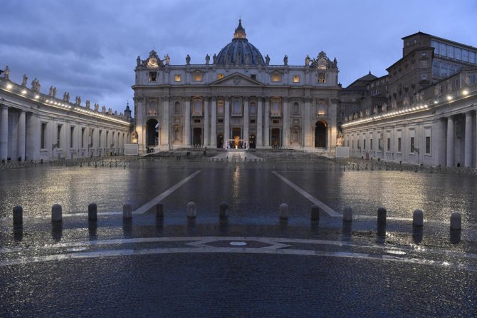 Vatikan’da bir kardinal korona virüse yakalandı