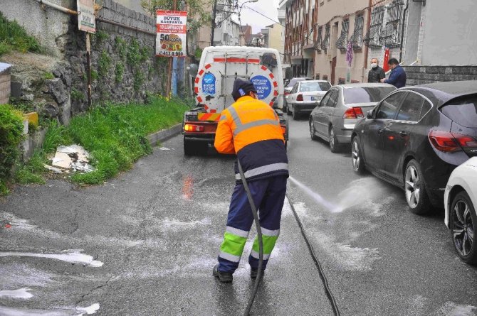 Eyüpsultan’ın cadde ve sokakları dezenfekte ediliyor
