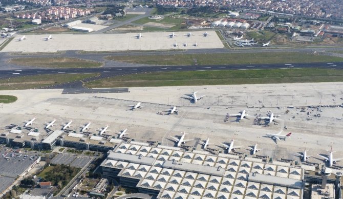 Korona virüsü sonrası Atatürk Havalimanı uçaklarla doldu