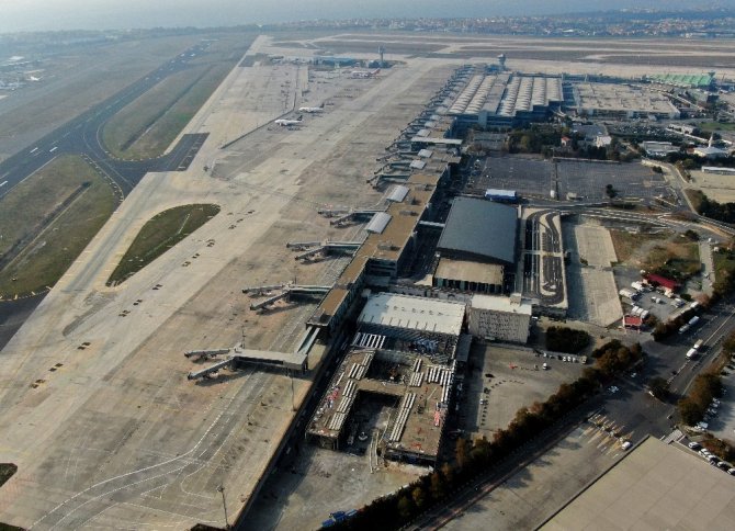 Korona virüsü sonrası Atatürk Havalimanı uçaklarla doldu