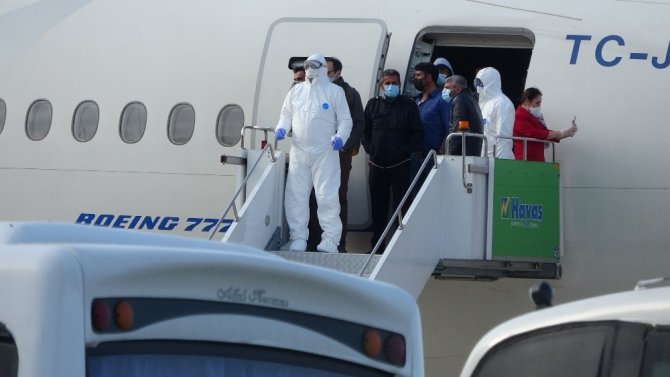 Kuveyt’ten 301 işçi Türkiye’ye getirildi
