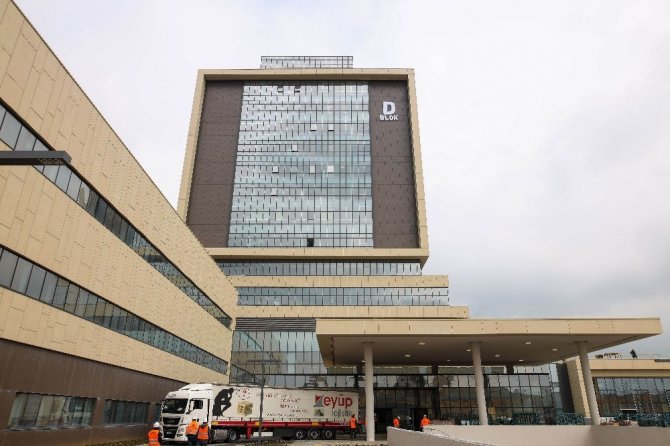 Solunum cihazlarının ilk partisi Başakşehir Şehir Hastanesi’ne ulaştı