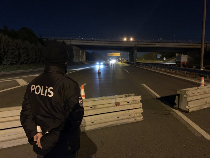 İstanbul'a araç giriş-çıkışı durduruldu
