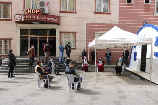 HDP önündeki ailelerin evlat nöbeti 216’ncı gününde