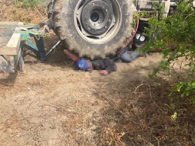 Devrilen traktörünün altında kalan çiftçi öldü