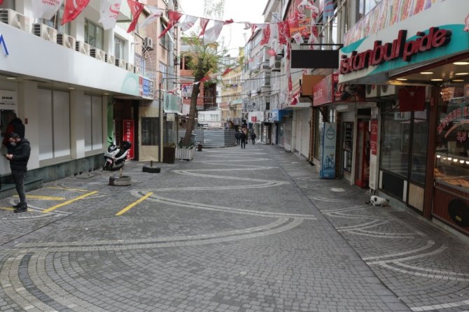 Balıkesir’de sokaklar boş kaldı