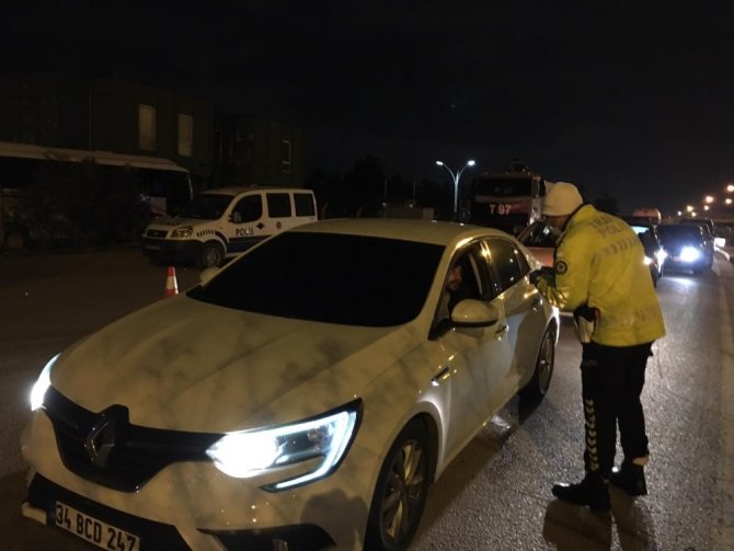 Korona virüsüne karşı İstanbul’un giriş - çıkışında gece boyu denetimler devam ediyor