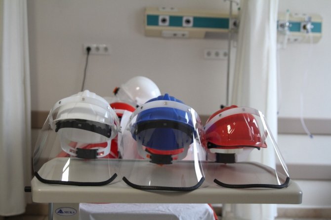 Trakya Üniversitesinde üretilen koruyucu maskelerin teslimatı başladı