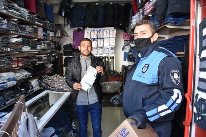 Tatvan Belediyesinden esnafa ücretsiz maske dağıtımı